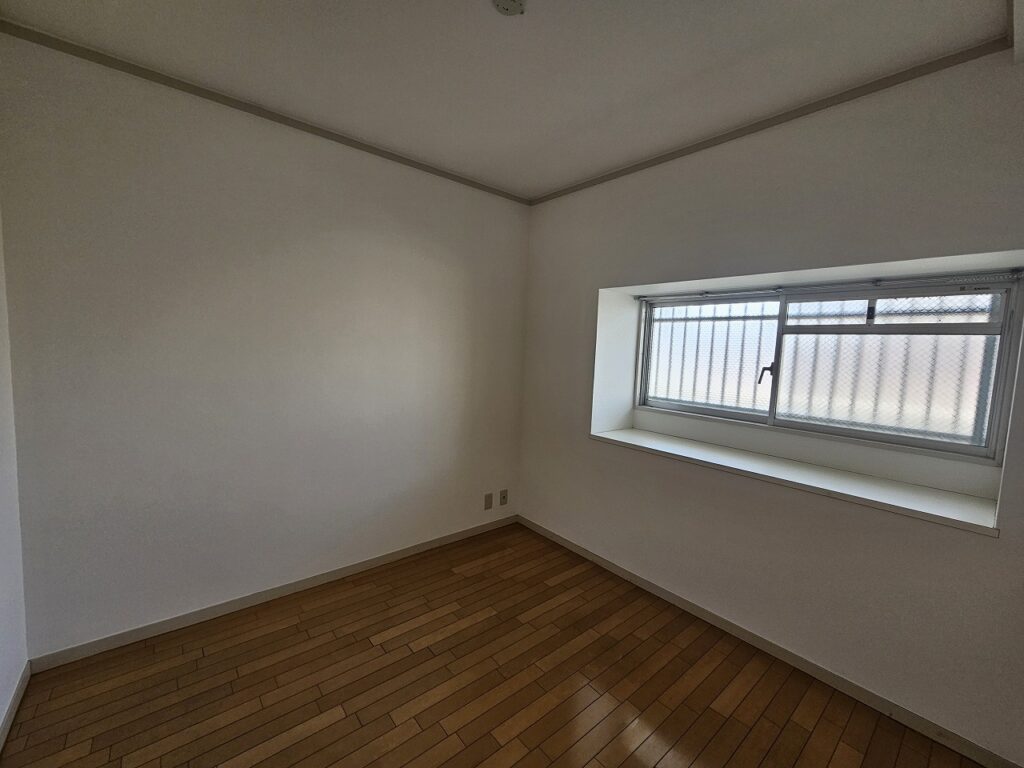 クロス施工後の洋室
