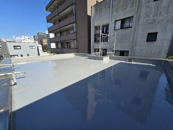 防水改修工事完了後のマンション屋上全景