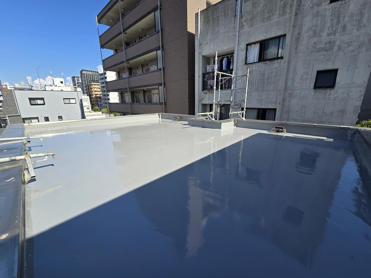 防水改修工事完了後のマンション屋上全景