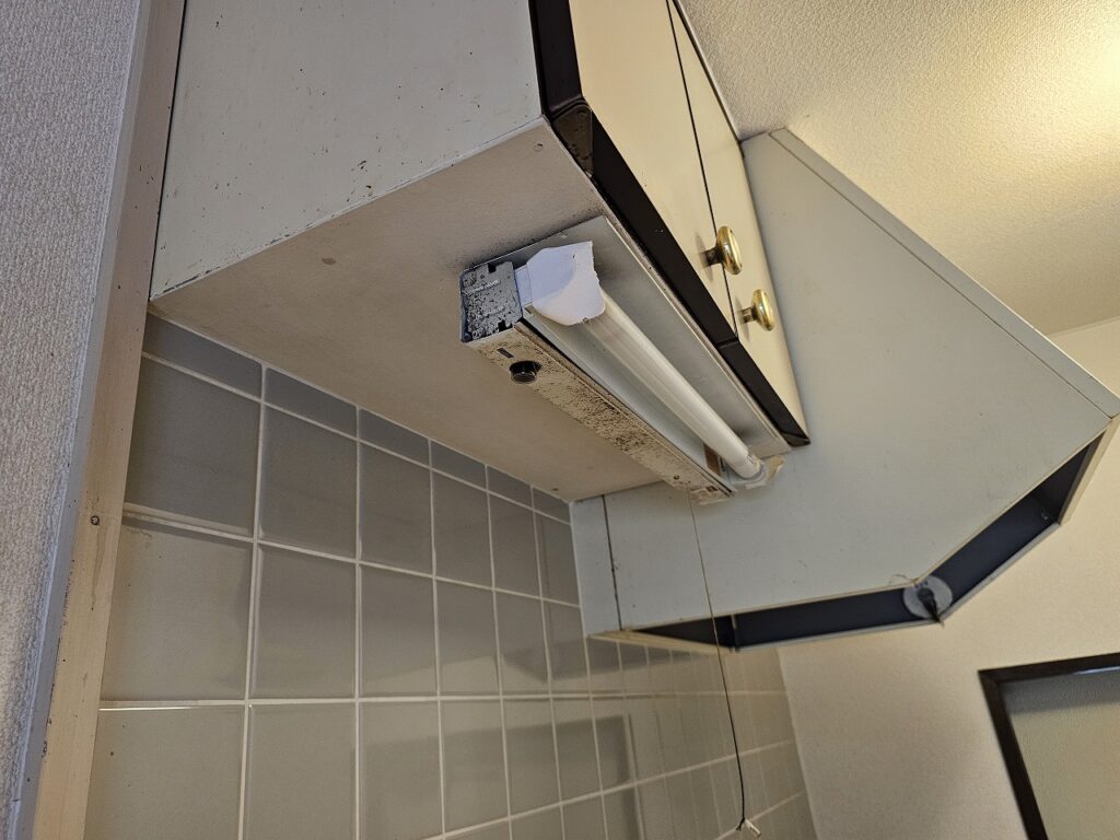 キッチンライト交換前